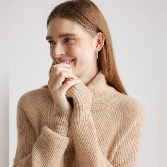 Quince Merino Wool / Baby Alpaca blend turtle neck in camel size: S - Picture 2 of 10
